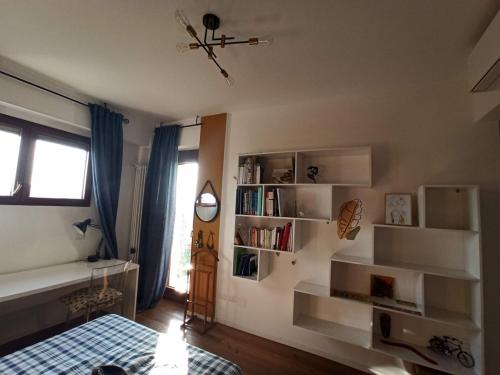 Private bedroom, bathroom, and terrace, metro, no kitchen
