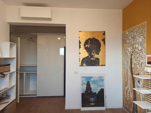 Private bedroom, bathroom, and terrace, metro, no kitchen