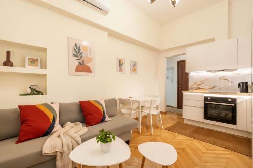 Modern Apt Next to Metro Panepistimio