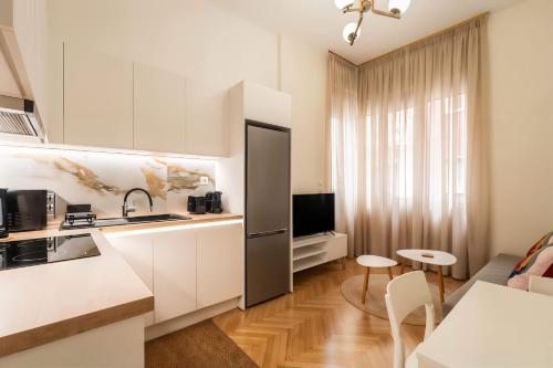 Modern Apt Next to Metro Panepistimio