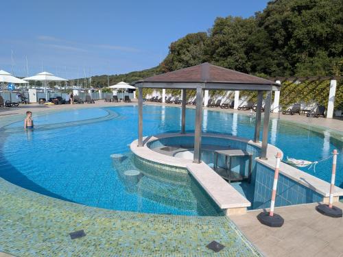 Floating House - LUXURY Floating Sea OASIS Pula