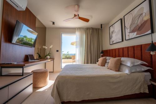a bedroom with a bed and a desk and a window at Apartments Villa Medic in Brela