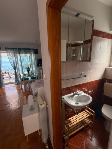 a bathroom with a sink and a mirror at Vista Esmeralda in Opatija