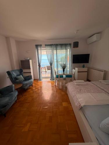 a bedroom with two beds and a living room at Vista Esmeralda in Opatija