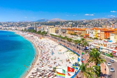 50 m de la plage et 60 m carre au centre