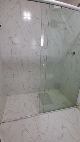 a shower with a glass door in a bathroom at Vista Joah in Joanópolis