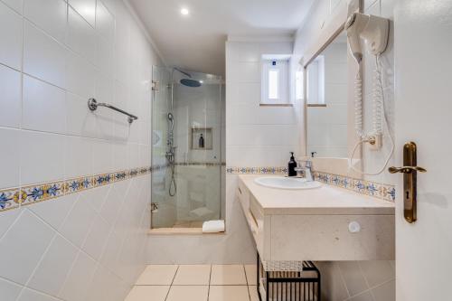 Apartamento em Moradia com Piscina - perto das praias