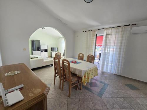 Apartments with parking space Barbat, Rab - 23180