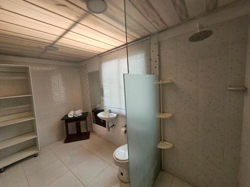 a bathroom with a toilet and a sink at PLAYABRISAMAR in San Antero