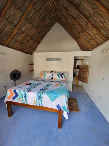 a bedroom with a bed and a wooden ceiling at Karpatty Mar Cabañas in San Bernardo del Viento