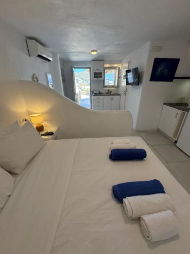 Rineia Complex by Live&Travel
