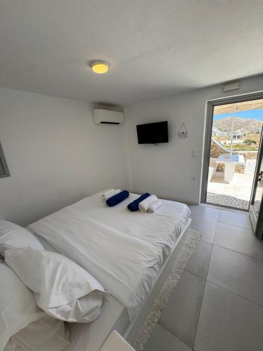 Rineia Complex by Live&Travel