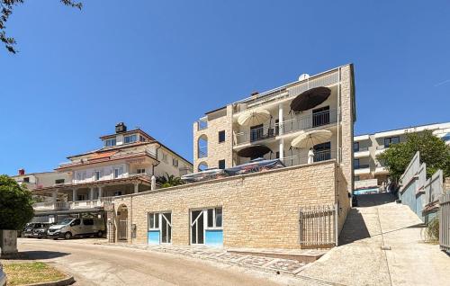 Nice Apartment In Medulin With Lake View