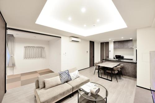 Spacious 79sqm Family Apartment Namba Dotonbori Kuromon 8 Guests Riverwood 206