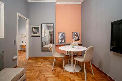 ANGEL , stylish boutigue apartment in the heart of PLAKA ,walk to acropolis