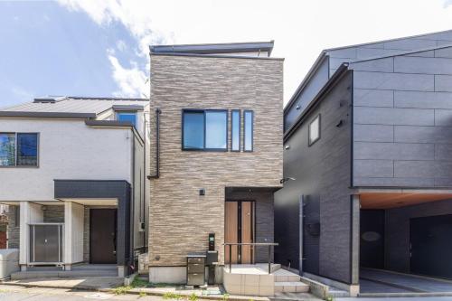 Newly Opened, 6 mins to Skytree, 2 mins on foot to the nearest station, 11 mins by train to Asakusa Station, Max 8 peoplele