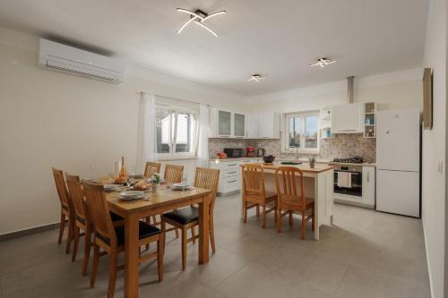 Casa Berton /w Heated Saltwater Pool