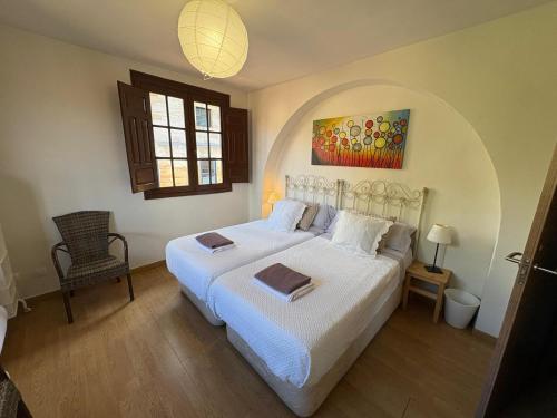 a bedroom with a large white bed and a window at Alojamiento Oviedo 2 con parking in Oviedo