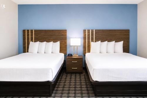 a hotel room with two beds and a table with a lamp at St. Michaels Inn in Saint Michaels