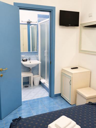 a room with a bathroom with a sink and a toilet at Oasi in Maiori