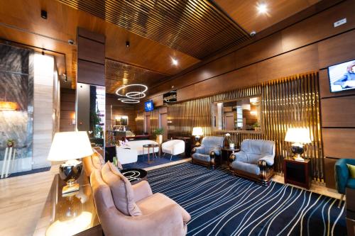 a person is sitting in a hotel lobby with their hand at Wyndham Cluj in Cluj-Napoca