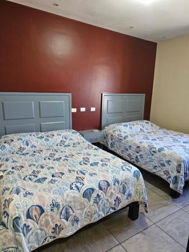 two beds sitting next to each other in a room at Depa 224pa con terraza alberca in San Carlos