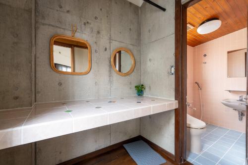 a bathroom with a sink and a toilet at Alumina アルミナ in Kin