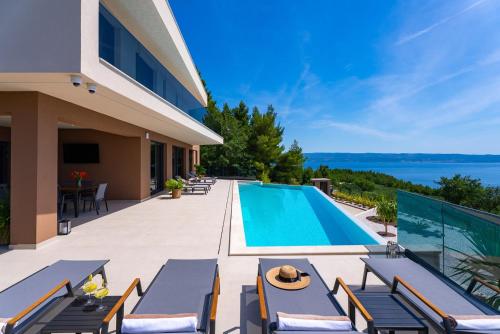 Seaview Villa Allure, Luxurious 4 en-suite bedroom Retreat with panoramic sea views