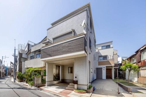 Newly Opened, View of Skytree from the bedroom, 5 mins by train to Skytree Station, 7 mins to the nearest station