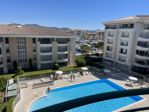 OPEN 41m2 4eme etage vue sur piscine