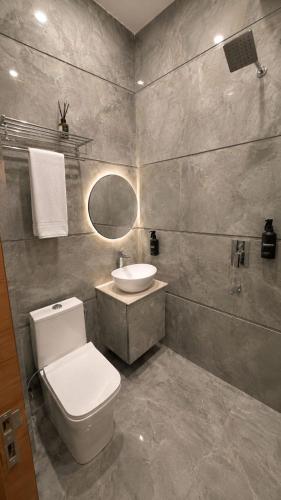 a bathroom with a white toilet and a sink at Hotel Kanta Kuteer Barsana in Barsāna