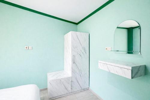 a bathroom with a sink and a mirror on the wall at Cozzy Malakai Guesthouse in Palayangan