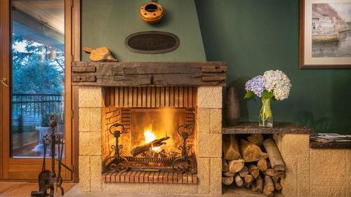 a fireplace in a living room with a fire place at Casa Rural Oroimena in Andoain