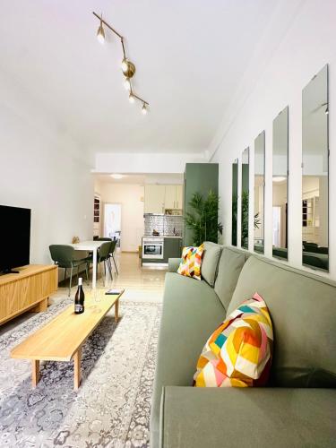 Stylish 2BR Flat Near Acropolis - 11 min drive