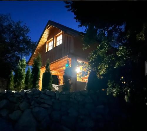 a house at night with a stone wall at Zrub u Pongrácza v Panoráma Parku in Nezbudská Lúčka