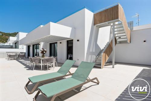 ViVi Homes - The Essence - Sea Views - Terrace - Pool - Gym