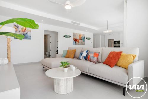 ViVi Homes - The Essence - Sea Views - Terrace - Pool - Gym