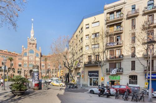 2-bedroom Bright and Classic Sagrada Familia Apartment