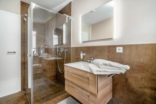 a bathroom with a sink and a shower at Haus am See in Malchow