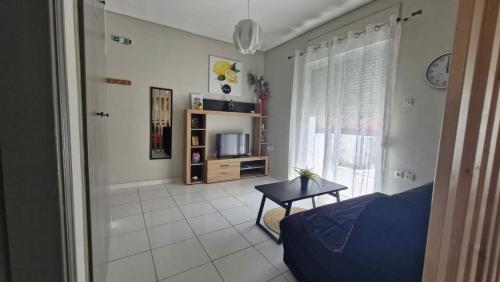 Lemon - HappyHostGr - Downtown Apartment