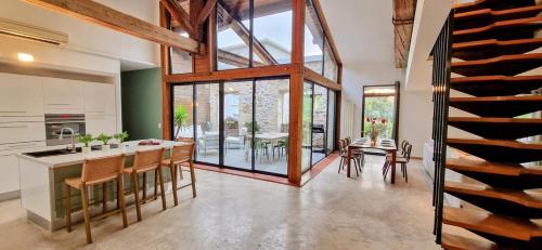 LE LOFT DE THAU, Standing, Grand Patio, Déco Bohème, Parking, Climatisation