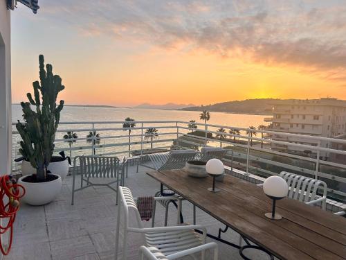 Riviera rooftop - front de mer avec terrasse dans le centre