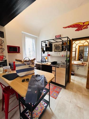 a living room with a table and a kitchen at Tati's Home CHARME & BIKERS in Mandello del Lario