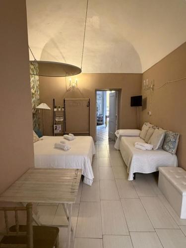 a hotel room with two beds and a couch at Dimora Via Roma in San Severo
