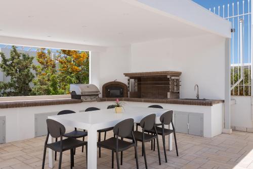 Thea House Athenian Riviera