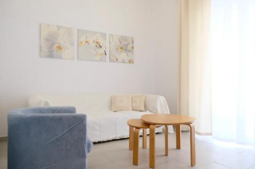 a living room with a table and a couch at Lydía Residence - Mantoudi Evia in Mantoúdion
