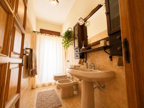 a bathroom with a sink and a toilet at La Casita Del Mar in San Vito lo Capo