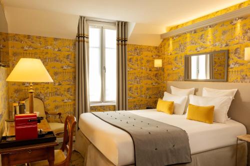 Hôtel Le Relais des Halles — Photo of the whole room