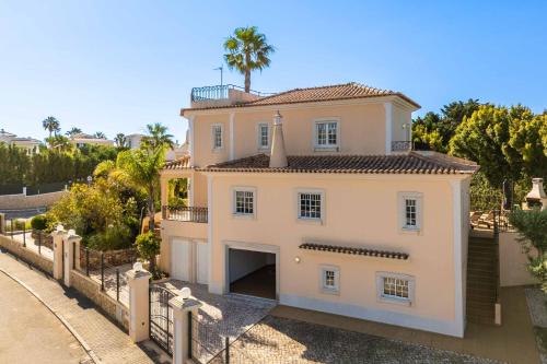 Villa Monte das Oliveiras with Private Pool