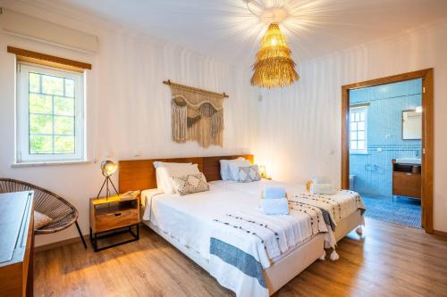 Villa Monte das Oliveiras with Private Pool